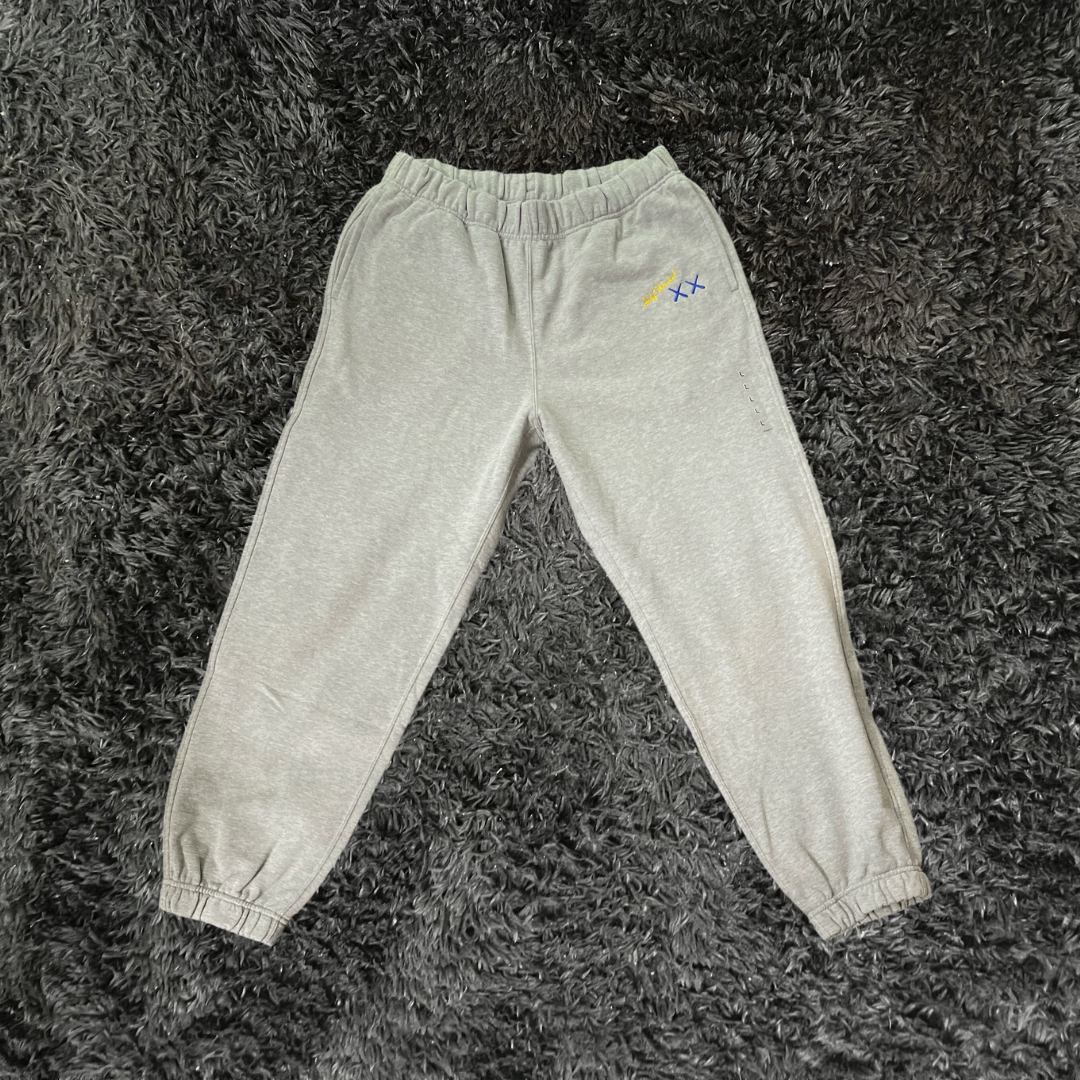 Uniqlo  Kaws x Warhol Banana Grey Pants