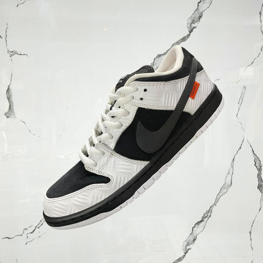 Dunk Low SB Tightbooth (De Uso) - Urban Utility