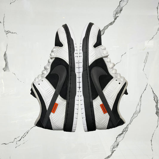 Dunk Low SB Tightbooth (De Uso) - Urban Utility