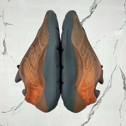 Yeezy 700 Cooper Fade (De Uso) - Urban Utility