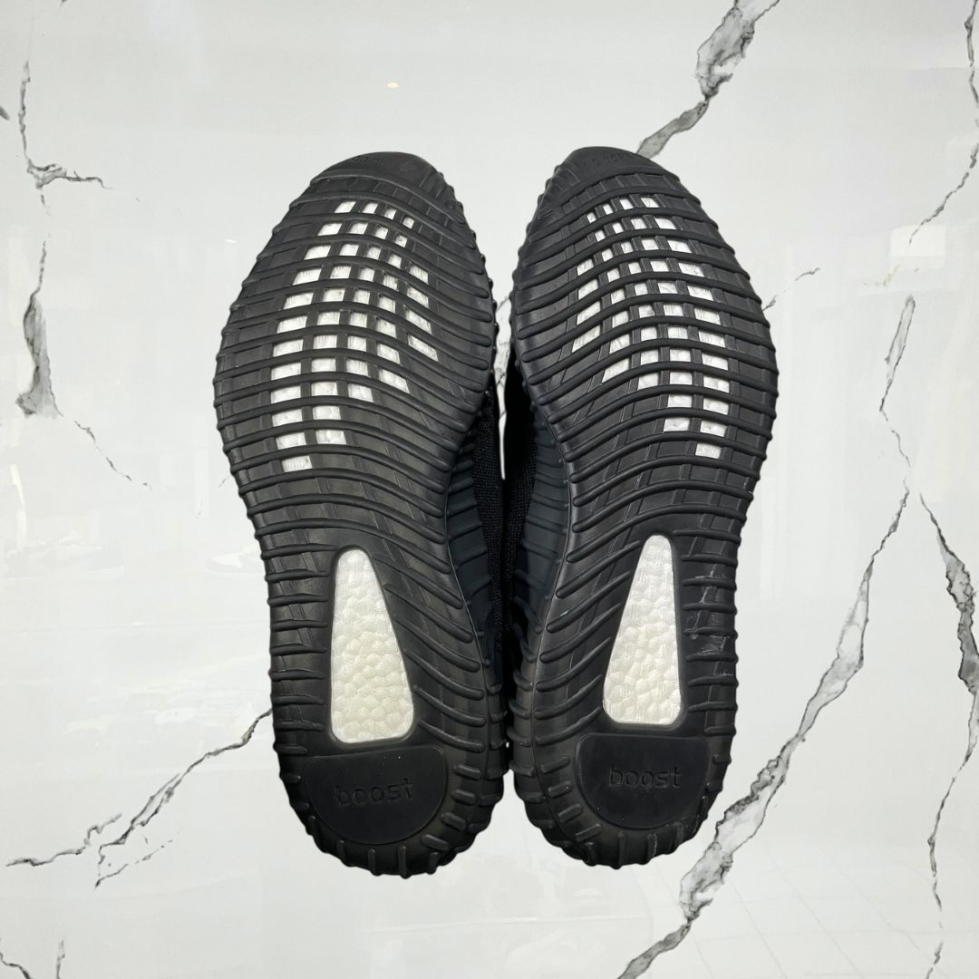 Yeezy Boost 350 V2 Onyx (De Uso) - Urban Utility