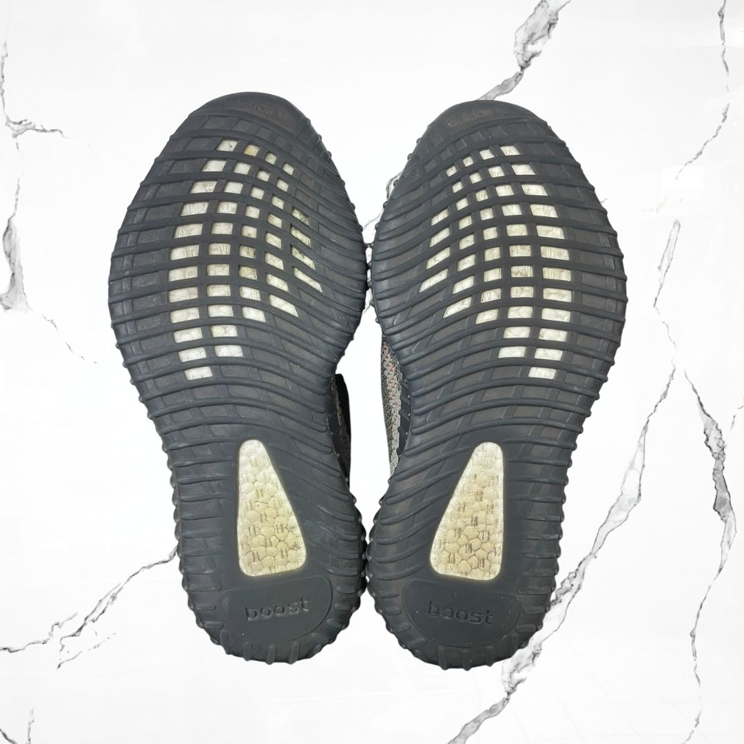 Yeezy Boost 350 V2 Carbon Beluga (De Uso) - Urban Utility