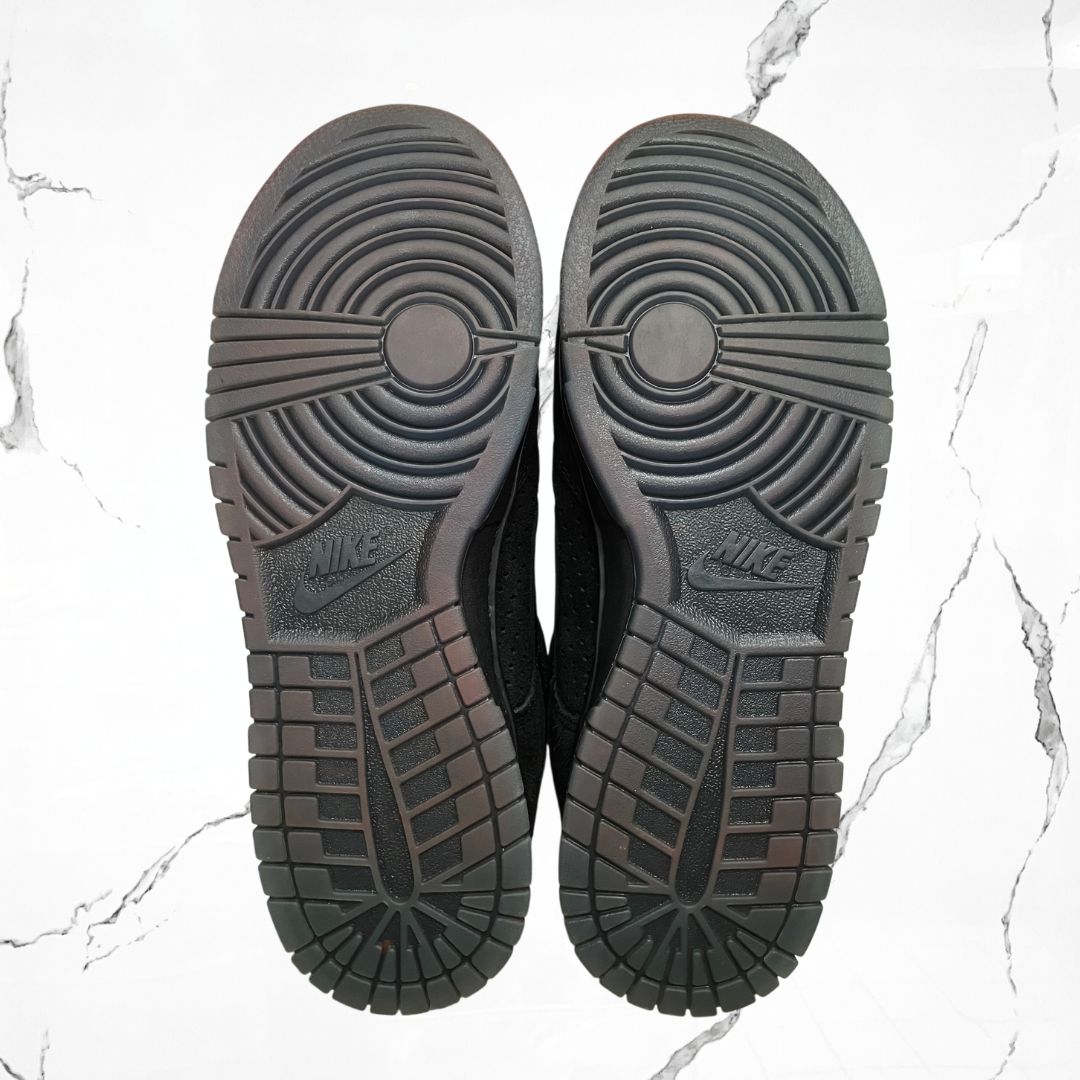 Dunk Low SP Undefeated 5 On It Black (De Uso) - Urban Utility