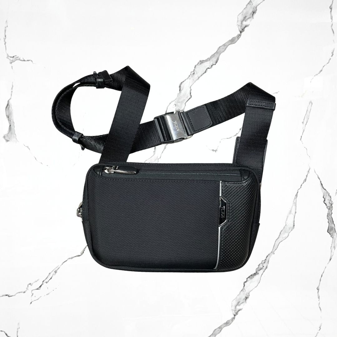 Tumi Bandolera Black (De Uso) - Urban Utility