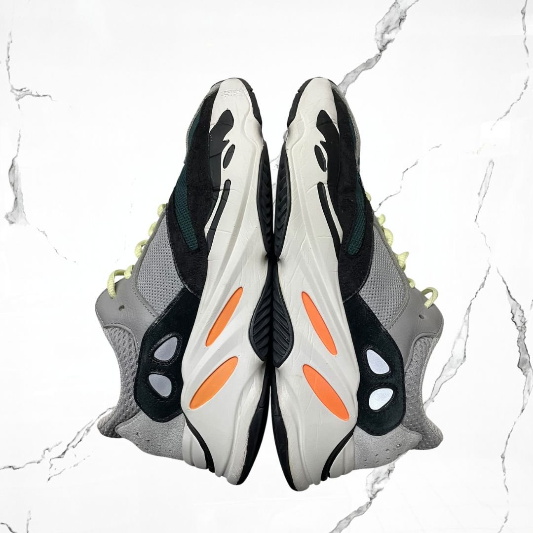 Yeezy 700 Wave Runner (De Uso) - Urban Utility