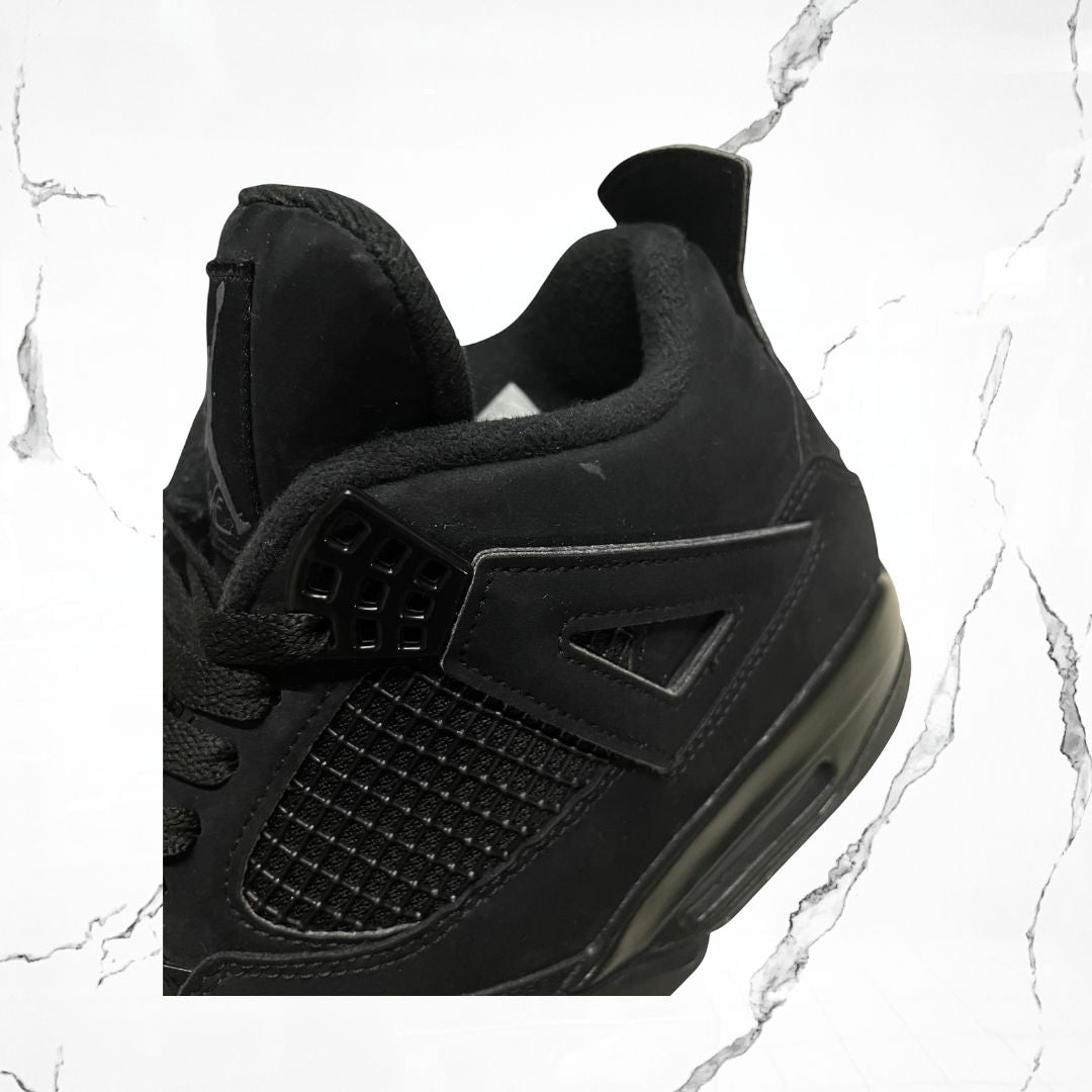 Jordan 4 Black Cat (De Uso) - Urban Utility