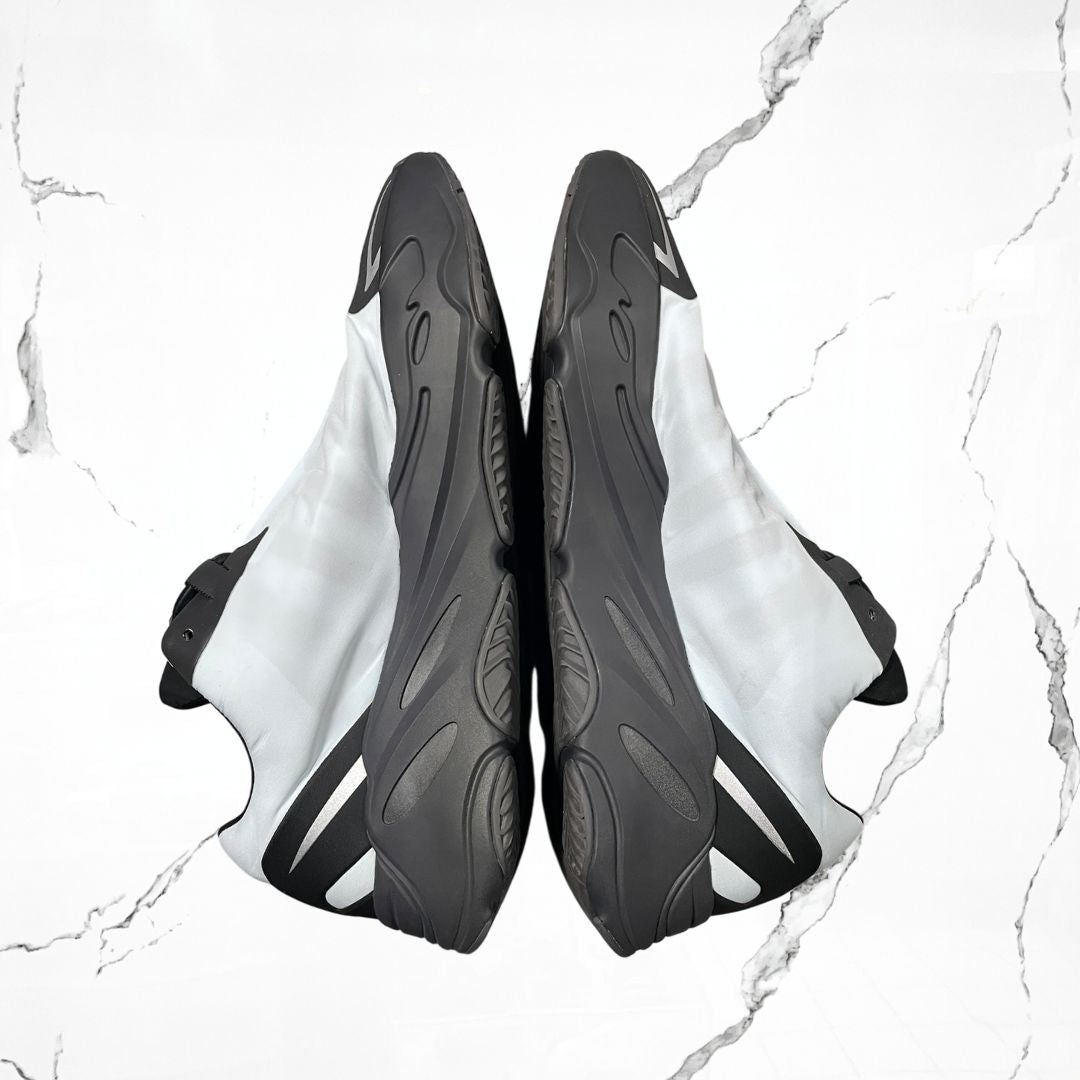 Adidas Yeezy Boost 700 MNVN Blue Tint (De Uso) - Urban Utility
