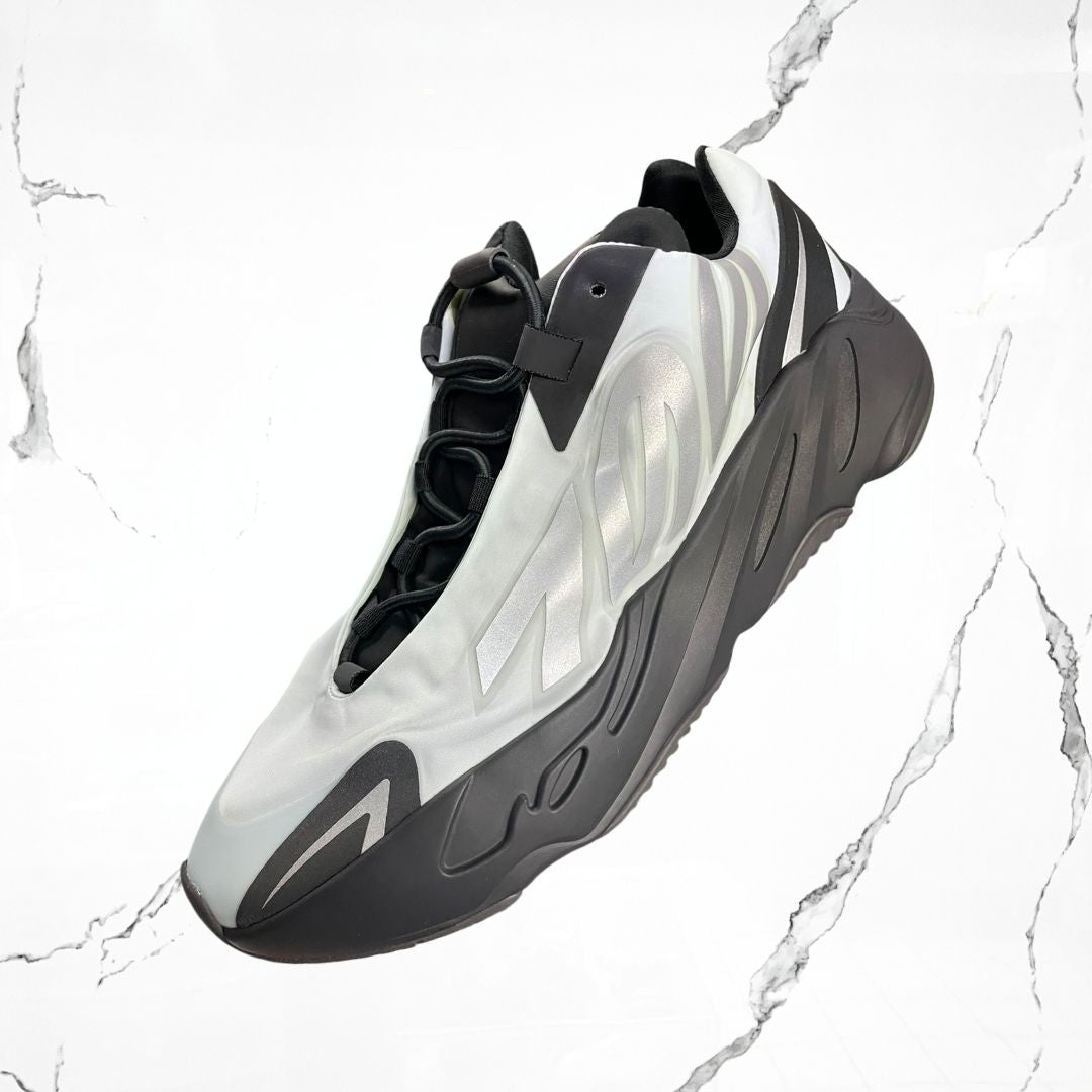 Adidas Yeezy Boost 700 MNVN Blue Tint (De Uso) - Urban Utility