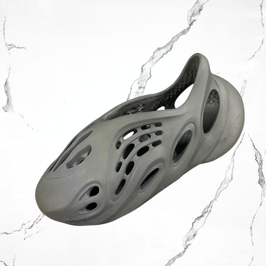 Yeezy Foam Rnnr Carbon (De Uso) - Urban Utility