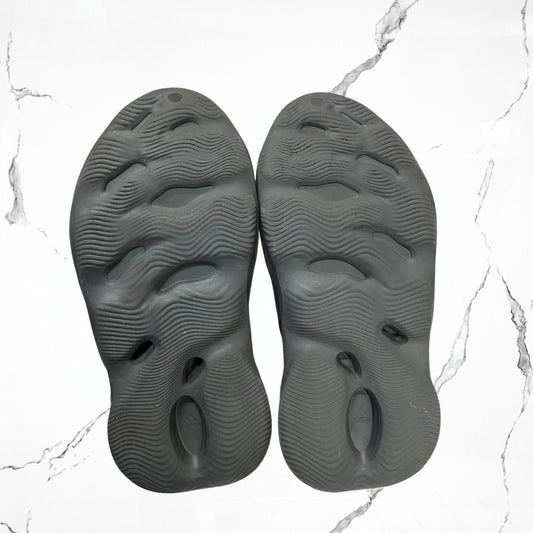Yeezy Foam Rnnr Carbon (De Uso) - Urban Utility