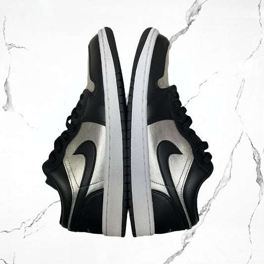 Jordan 1 Low SE Black Metallic Silver (W) (De Uso) - Urban Utility