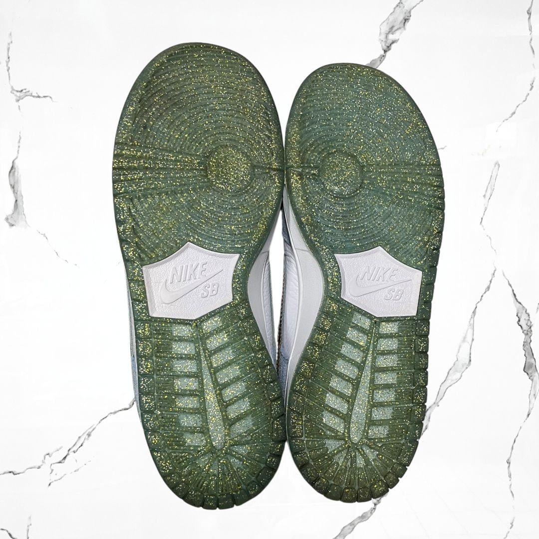 Dunk SB Low Sean Cliver (De Uso) - Urban Utility