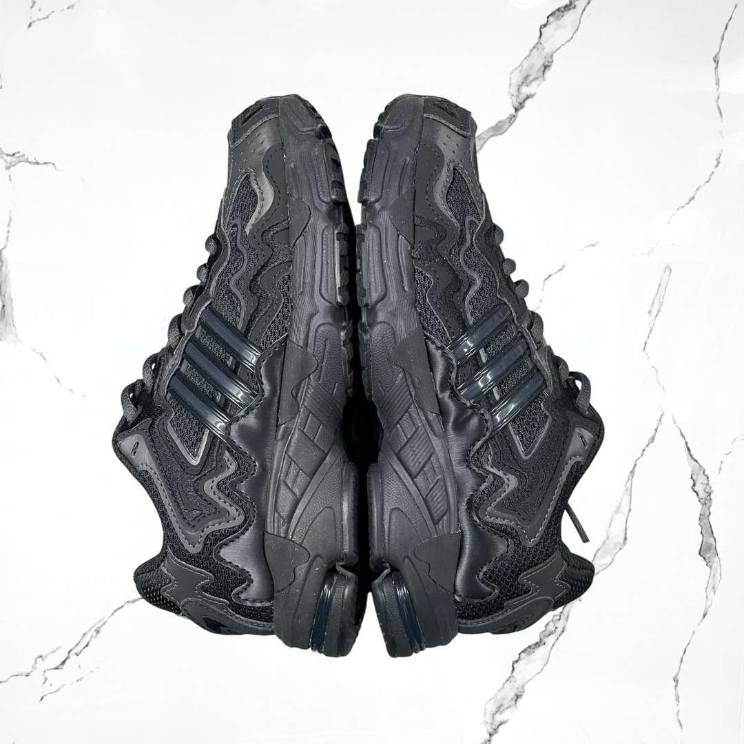 Adidas Response CL Bad Bunny Triple Black (De Uso) - Urban Utility