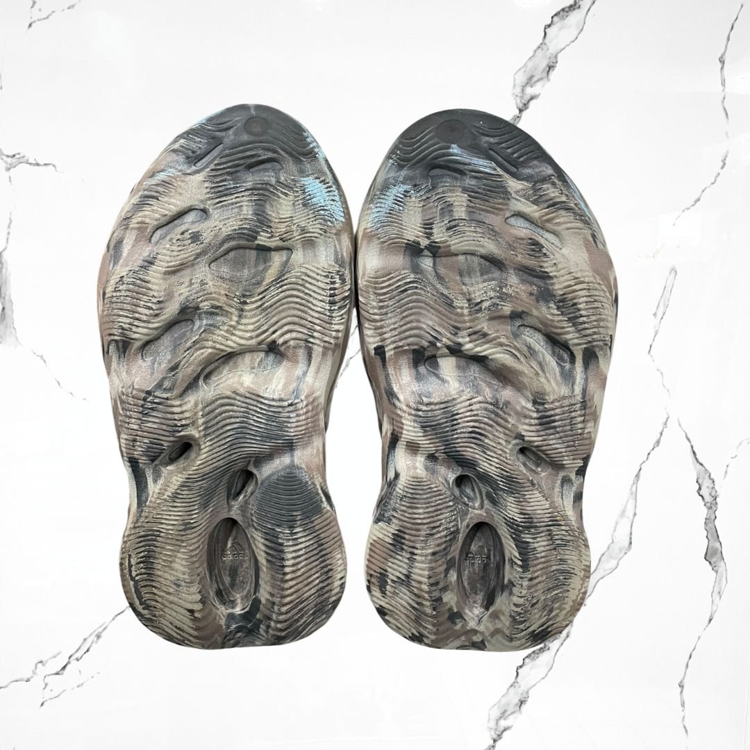 Yeezy Foam Rnnr MX Cinder (De Uso)