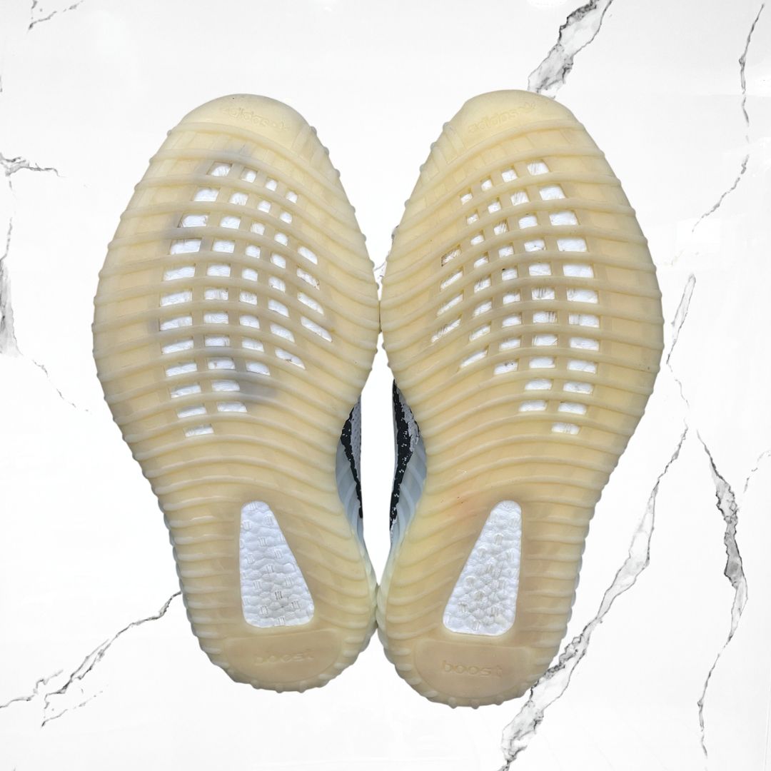 Yeezy Boost 350 V2 Zebra (De Uso) - Urban Utility