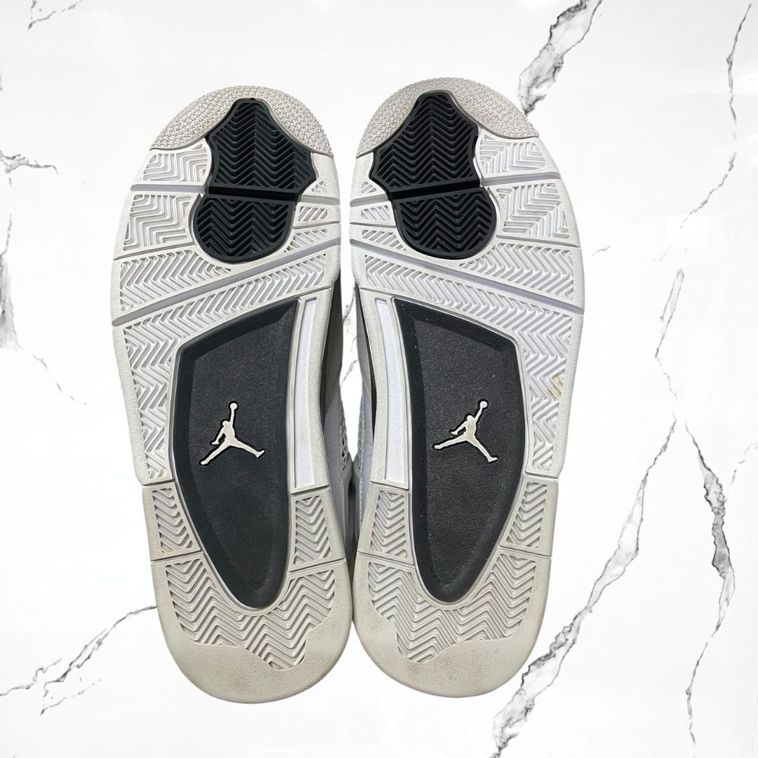 Jordan 4 Military Black (De Uso) - Urban Utility