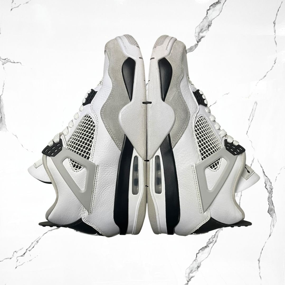 Jordan 4 Military Black (De Uso) - Urban Utility