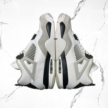 Jordan 4 Military Black (De Uso) - Urban Utility