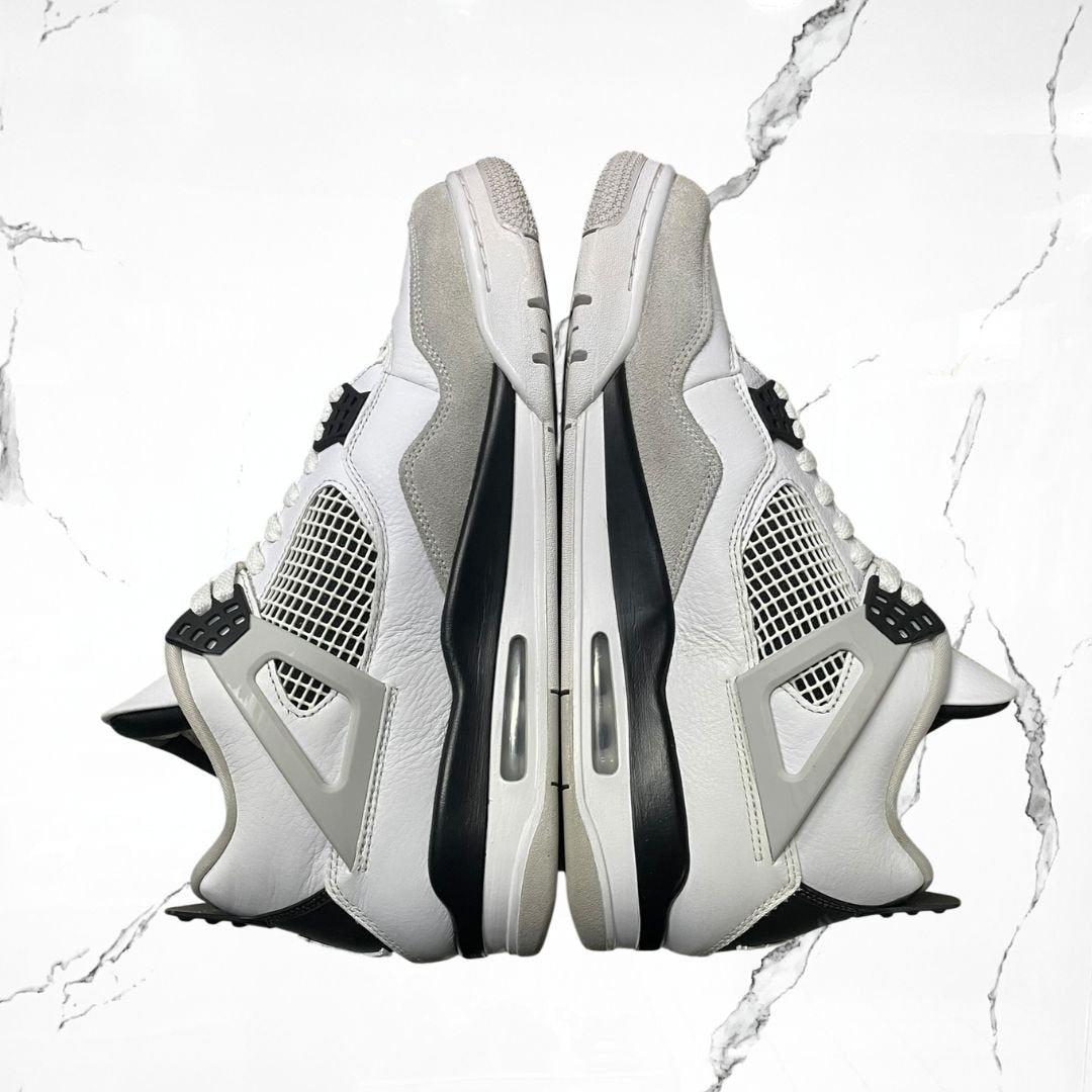 Jordan 4 Military Black (De Uso) - Urban Utility