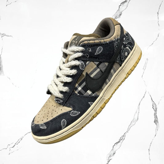 Dunk SB Low Travis Scott (De Uso) - Urban Utility
