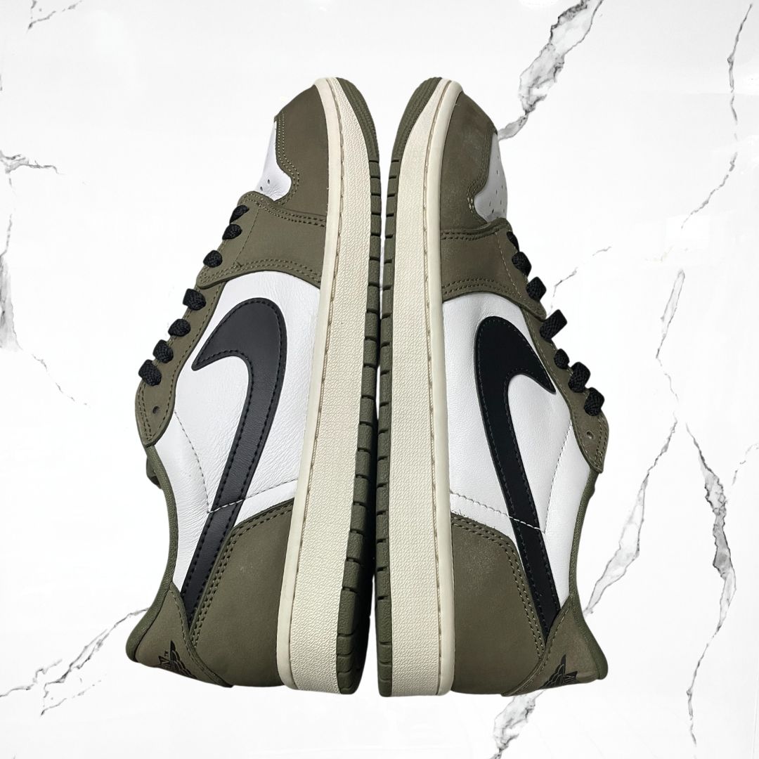 Jordan 1 Low Medium Olive Summit White Sail Black (De Uso) - Urban Utility