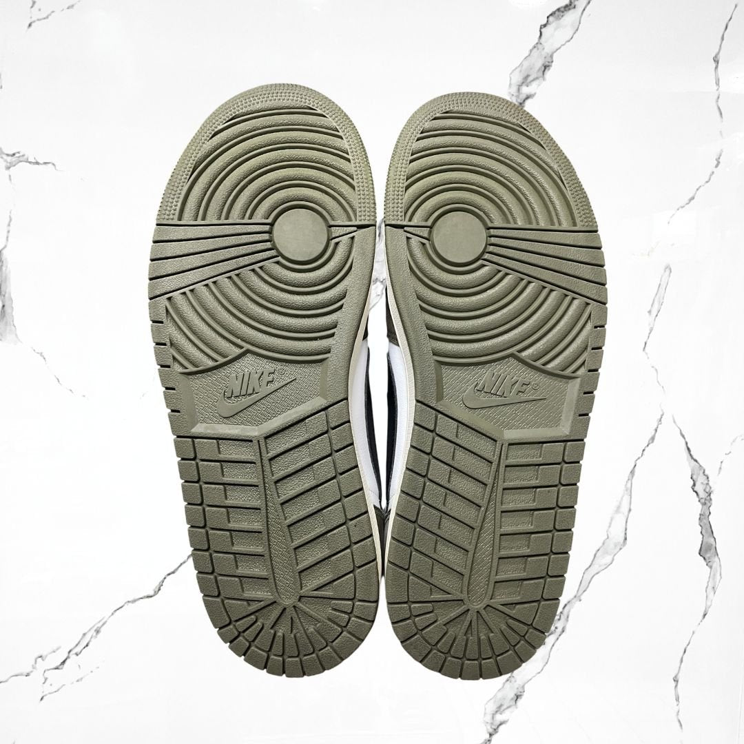 Jordan 1 Low Medium Olive Summit White Sail Black (De Uso) - Urban Utility