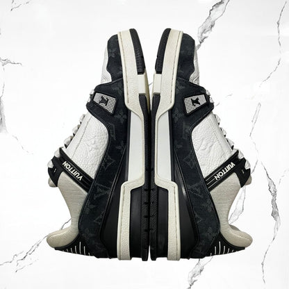 Louis Vuitton Trainer White Black Denim (De Uso)