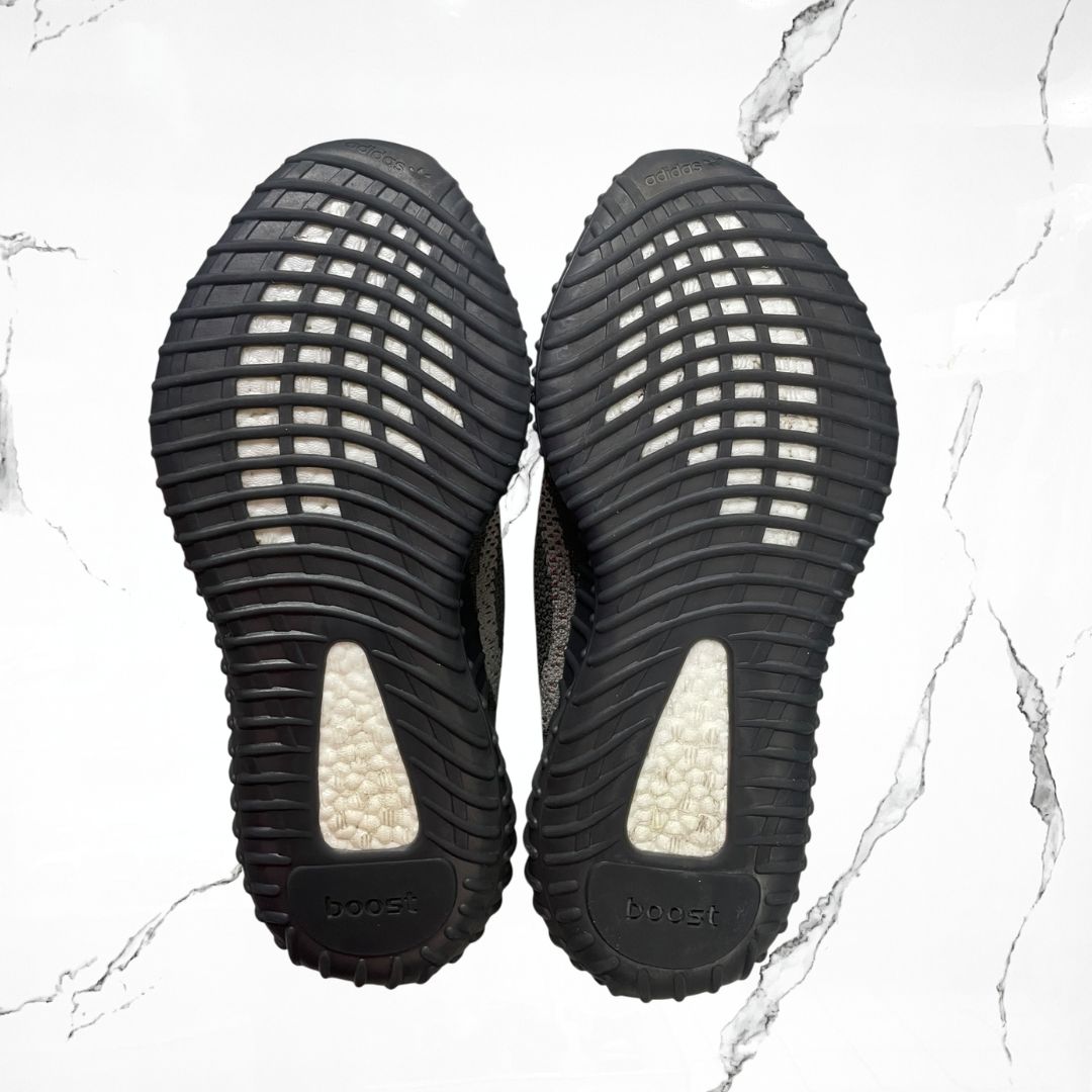 Adidas Yeezy Boost 350 V2 Carbon Beluga (De uso)