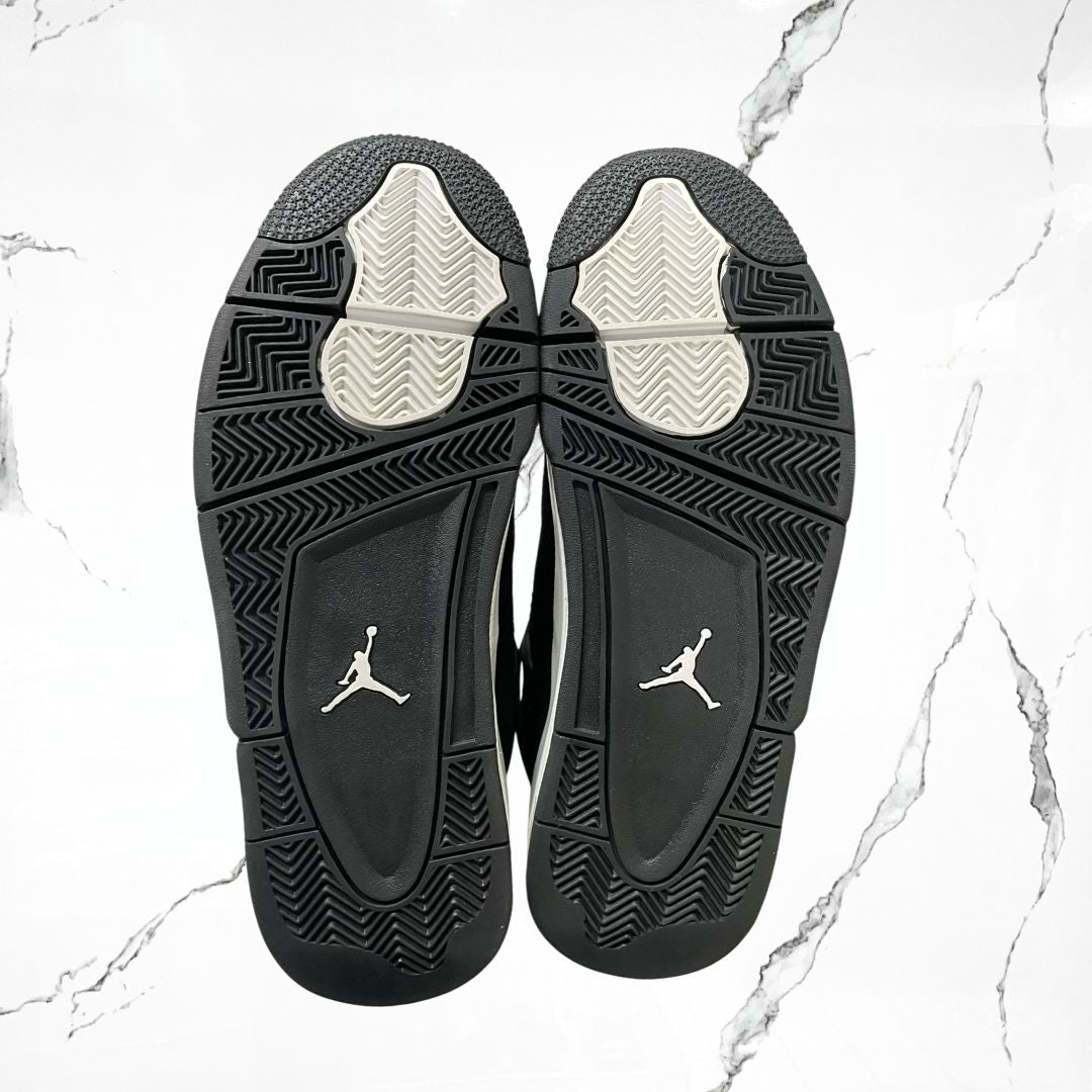 Jordan 4	White Thunder (De Uso)