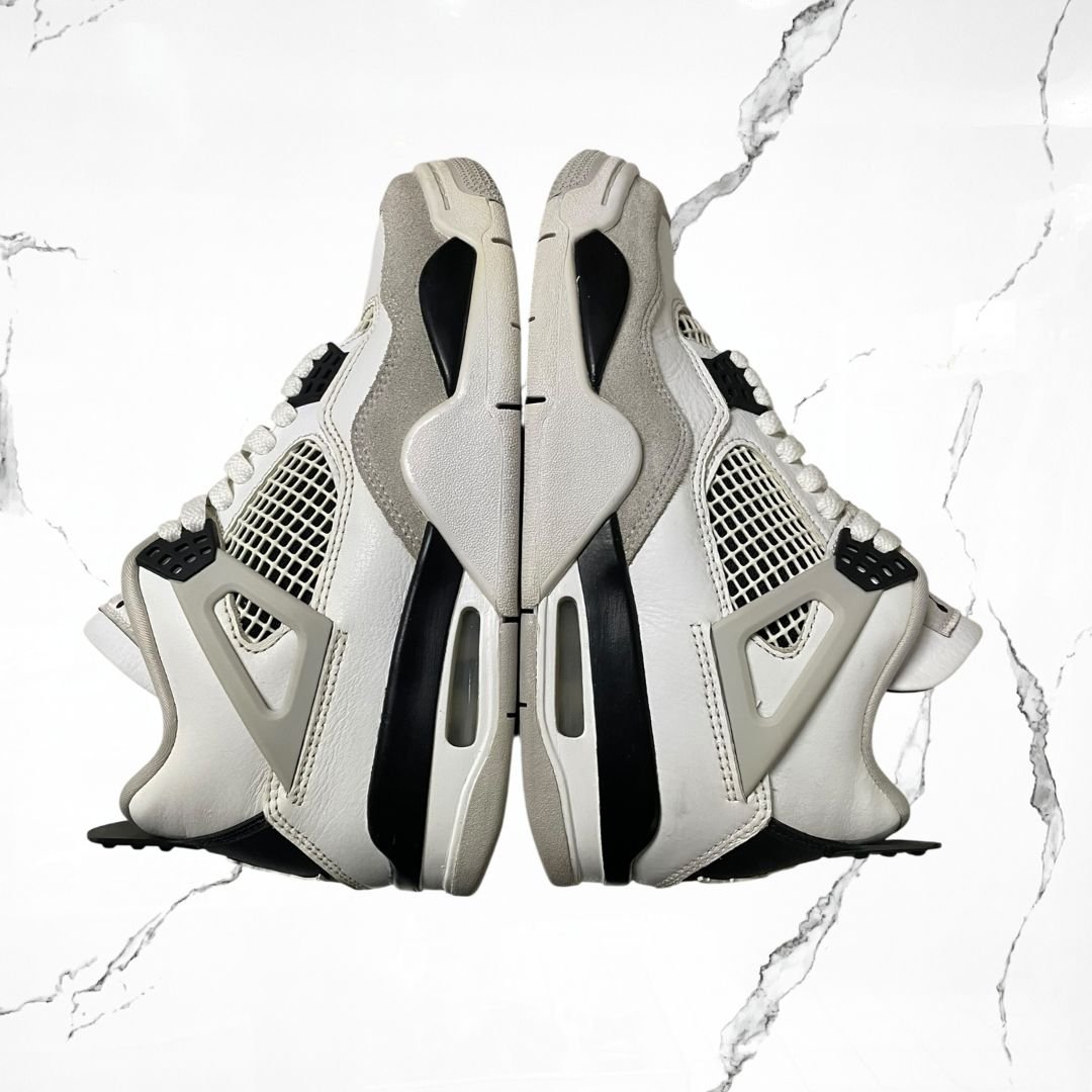 Jordan 4 Military Black (De Uso) - Urban Utility