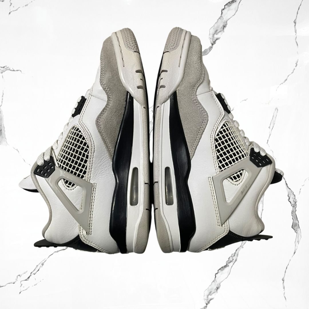 Jordan 4 Military Black (De Uso) - Urban Utility