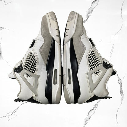 Jordan 4 Military Black (De Uso) - Urban Utility
