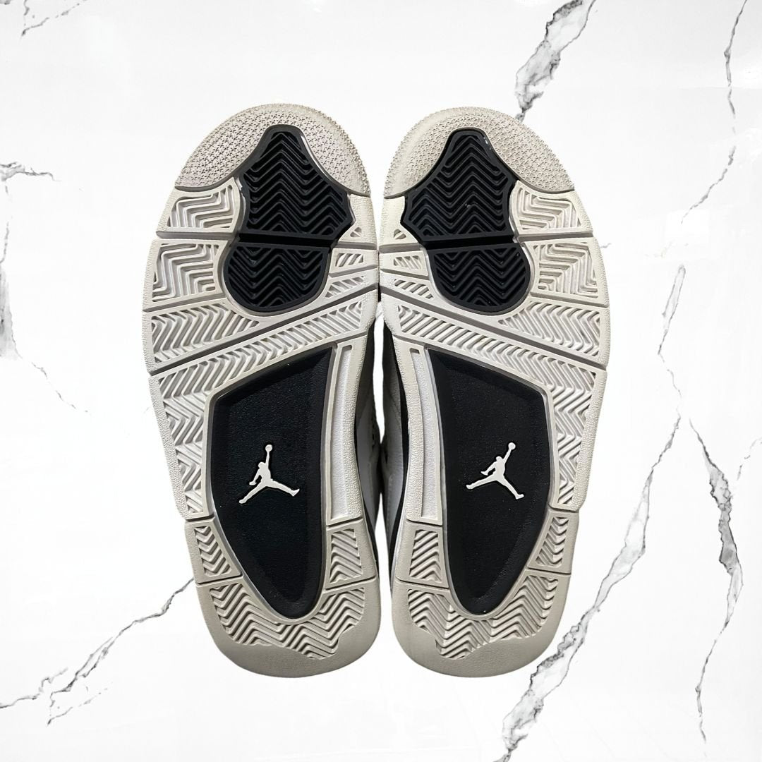 Jordan 4 Military Black (De Uso) - Urban Utility