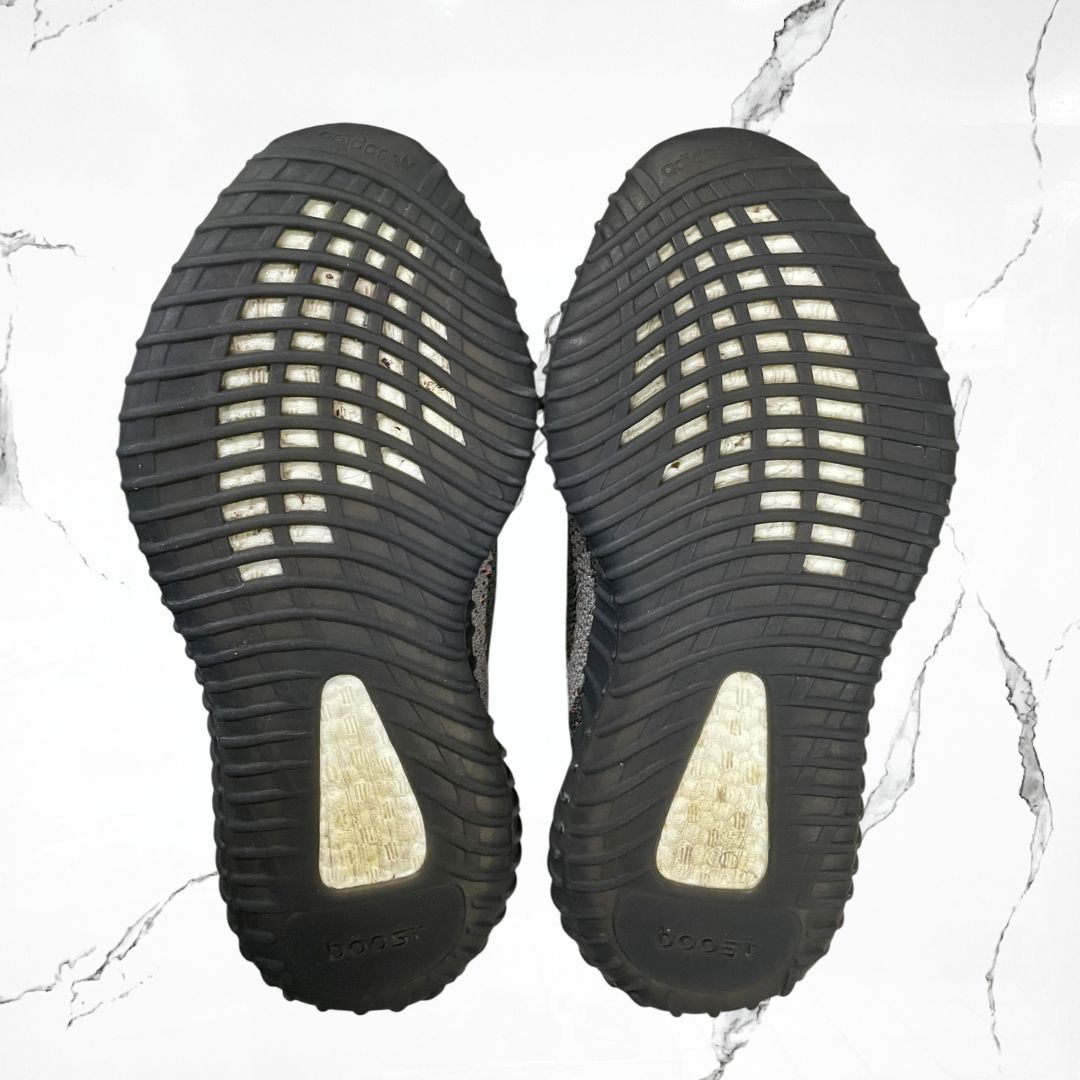 Adidas Yeezy Boost 350 V2 Carbon Beluga (De Uso)
