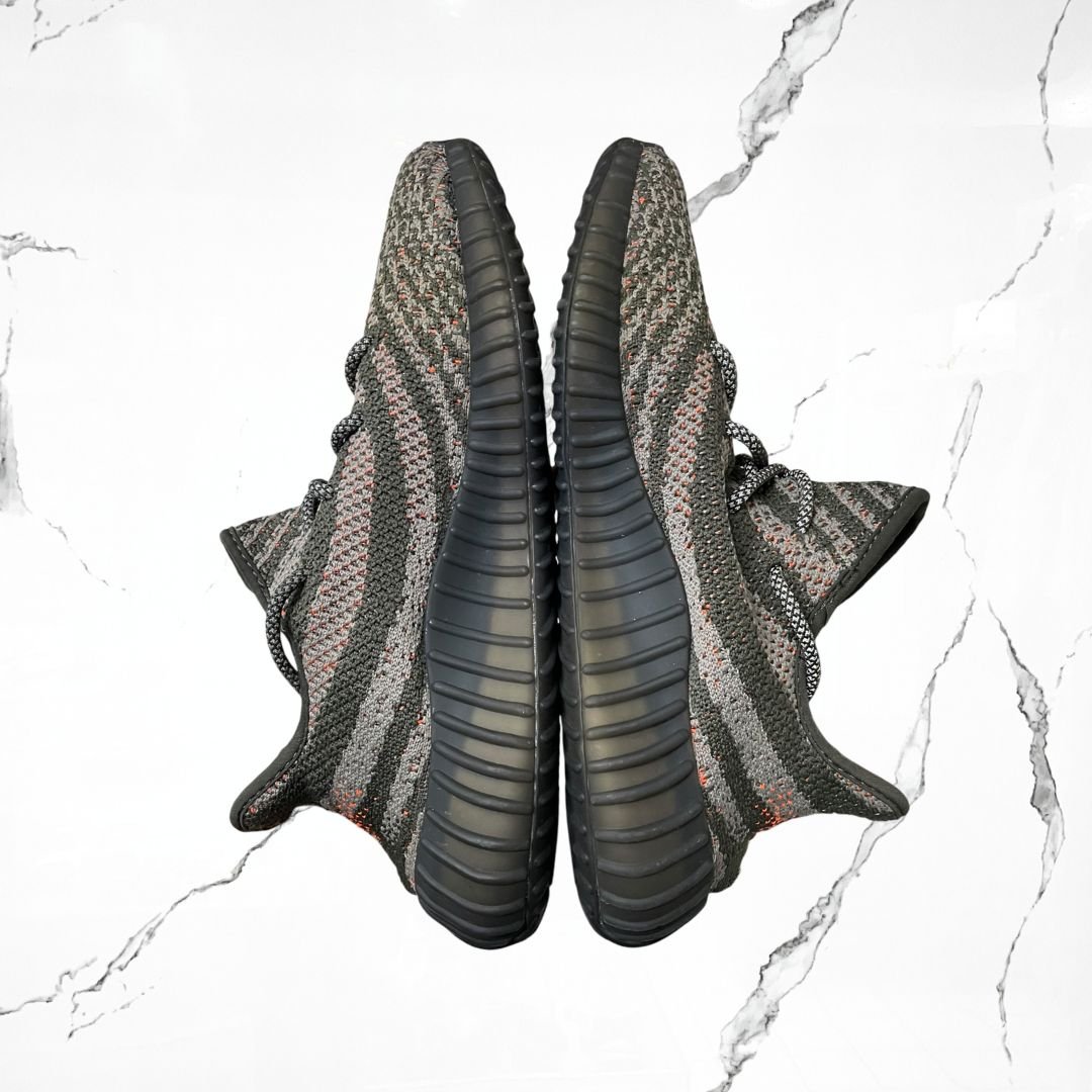 Adidas Yeezy Boost 350 V2 Carbon Beluga (De Uso)
