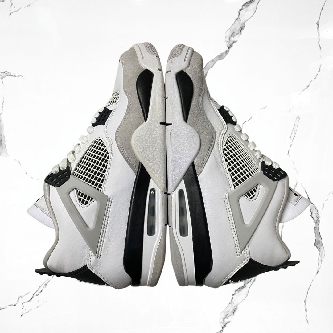 Jordan 4	Military Black (De Uso)