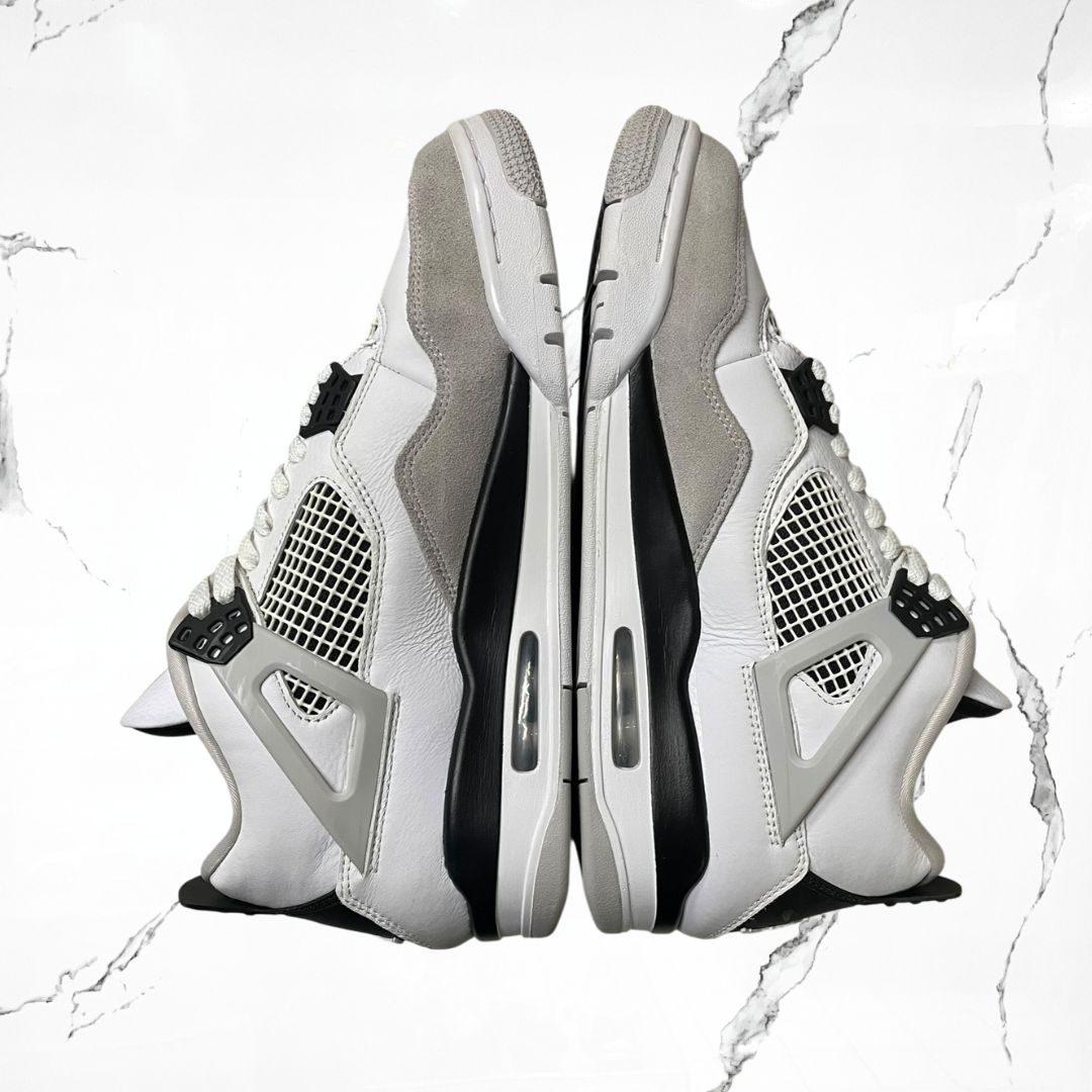 Jordan 4	Military Black (De Uso)