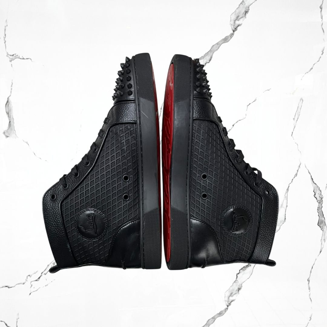 Christian Louboutin Lou Spikes Orlato Flat Black (De Uso) - Urban Utility