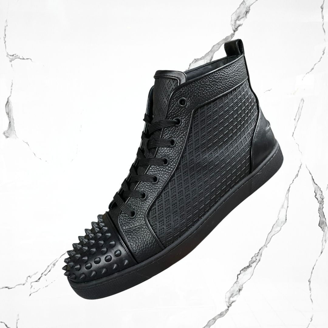 Christian Louboutin Lou Spikes Orlato Flat Black (De Uso) - Urban Utility