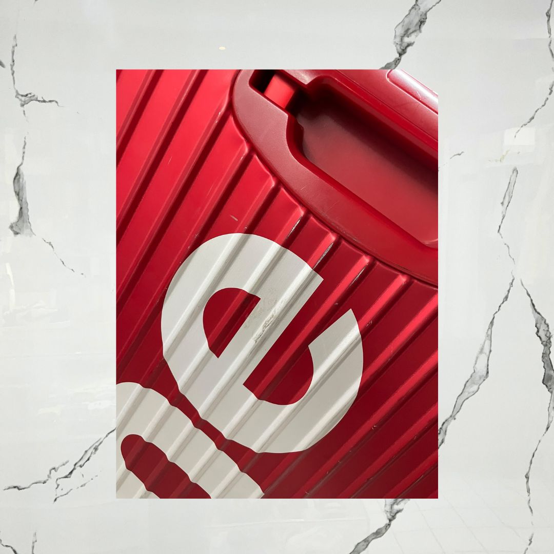 Supreme RIMOWA Topas Multiwheel Red 45L Maleta (De Uso) - Urban Utility