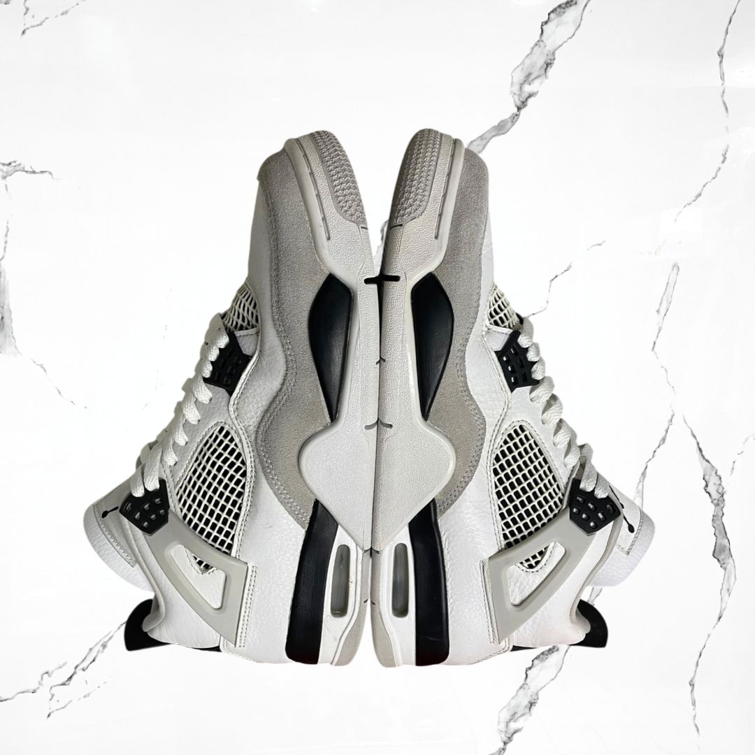 Jordan 4	Military Black (De Uso)