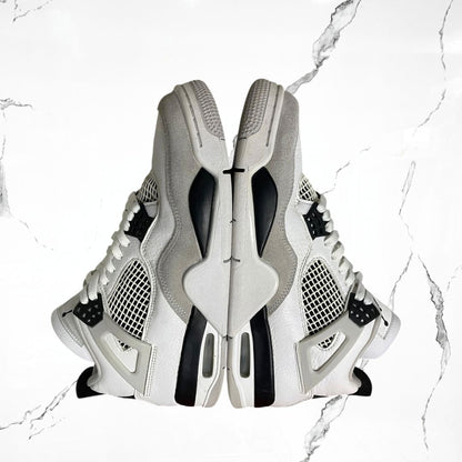Jordan 4	Military Black (De Uso)