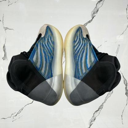 Yeezy QNTM BSKTBL Blue Ice (De Uso) - Urban Utility
